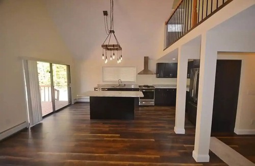 Blandford House | Lake, Tennis, Beach Access, Skiing, Kayaking, Fishing