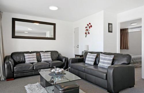 Two Mile Bay Apartment | Lake Terrace Apartment - Taupo