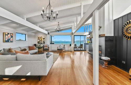 Waipahihi Villa | Lake Terrace Lodge - Luxury Taupo Accommodation