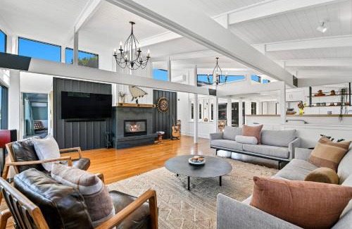 Waipahihi Villa | Lake Terrace Lodge - Luxury Taupo Accommodation