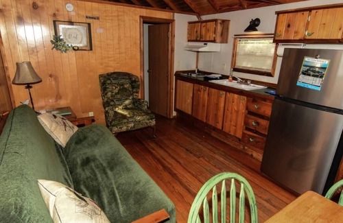 Mead Cabin | Lake Texoma Cedar Cabin - The Birds Nest