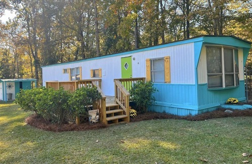Prosperity House | Lake Time - Dock, Boat Ramp, Wi-Fi, Screened Porch, Kayaks, Dogs, Foosball