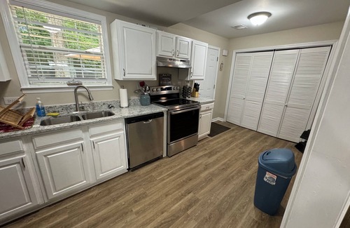 Macon House | Lake Tobo Bungalow-Charming 3-bedroom house in beautiful Macon next to the lake!