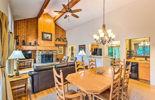 Lake Toxaway Cabin | Lake Toxaway Cabin w/Fire Pit - 1 Mi to Marina