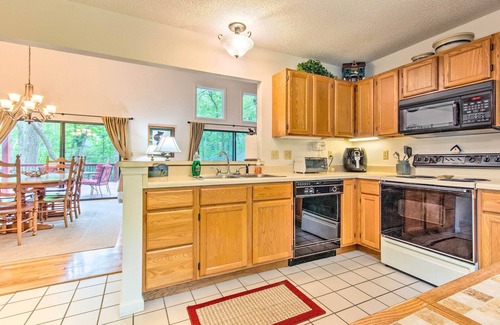 Lake Toxaway Cabin | Lake Toxaway Cabin w/Fire Pit - 1 Mi to Marina
