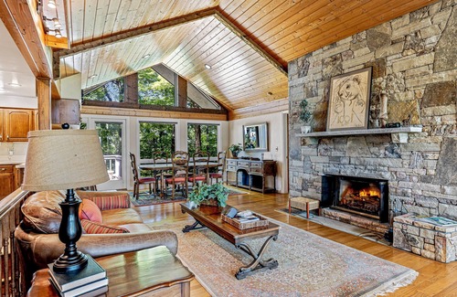 Lake Toxaway House | LAKE TOXAWAY ESTATES-Lake & Mountain Views
