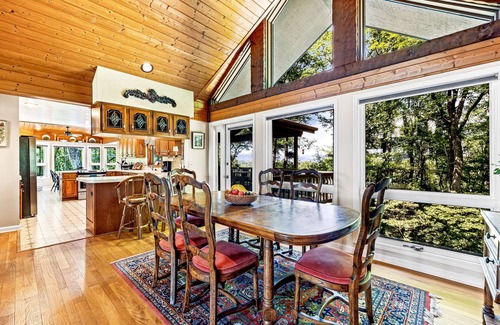 Lake Toxaway House | LAKE TOXAWAY ESTATES-Lake & Mountain Views