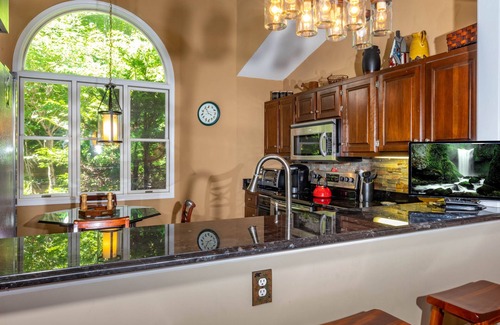 Lake Toxaway House | Lake Toxaway Estates/Walk to Marina!