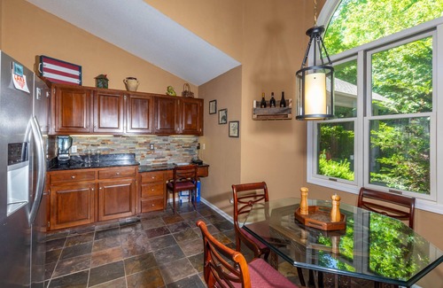 Lake Toxaway House | Lake Toxaway Estates/Walk to Marina!
