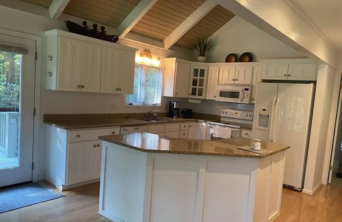 Lake Toxaway House | Lake Toxaway Golf Course/Walk to Marina! 4 Bedrooms, 4 Bathrooms $350/night