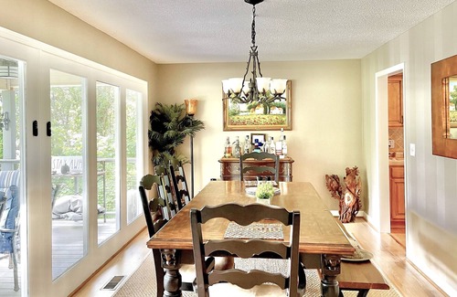 Northport House | Lake Tuscaloosa Waterfront Home--great for friends, families, and Bama parents!