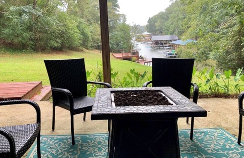 Northport House | Lake Tuscaloosa Waterfront Home-great for friends, families, and Bama parents!