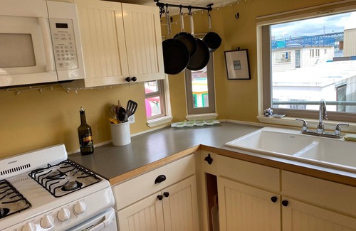 Seattle Boat Rental | Lake Union Houseboat with Space Needle Views