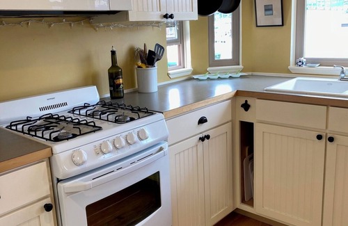 Seattle Boat Rental | Lake Union Houseboat with Space Needle Views