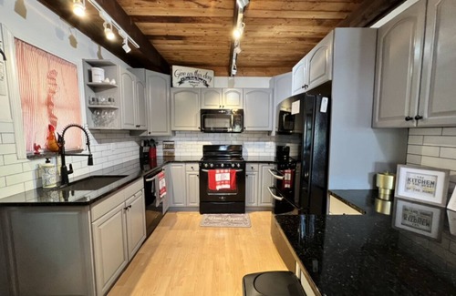 Hamlin Ski Chalet | Lake VibeZ: Lakefront Retreat with Private Dock & Ski Hill Fun in Poconos!