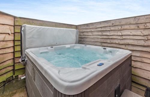 Maltby le Marsh House | Lake View 1 - Uk45577