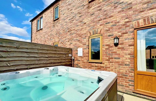 Maltby le Marsh Cottage | Lake View 1 - UK45577