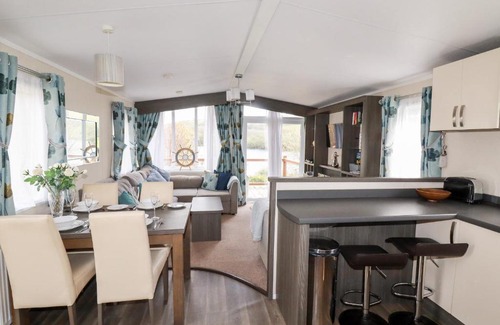 Par House | Lake View 10