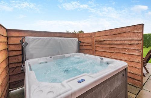 Maltby le Marsh House | Lake View 2 - Uk45578