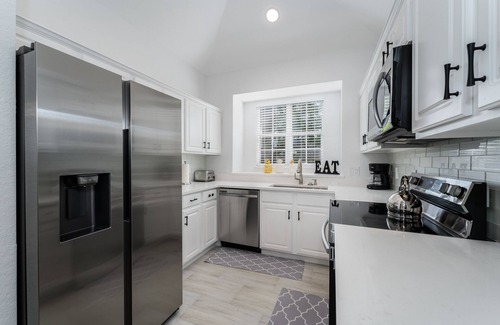 Silver Creek House | Lake View! Amazing Sunsets w/West Facing Pool