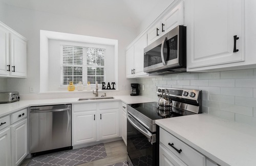 Silver Creek House | Lake View! Amazing Sunsets w/West Facing Pool