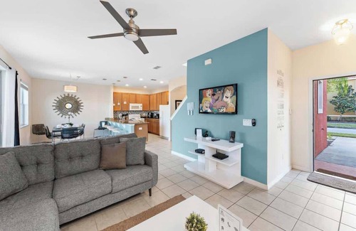 Bellavida House | Lake View and Private Pool 4BR at Bella Vida