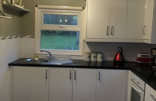 Bont Newydd Ski Chalet | Lake view chalet Glan Gwna