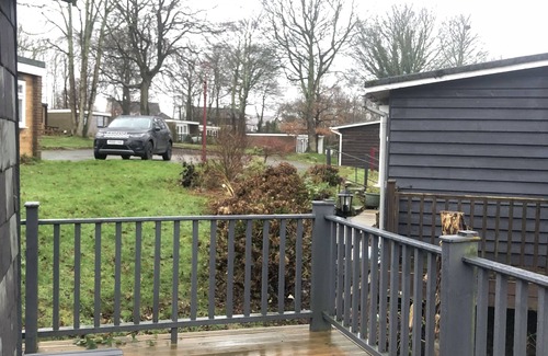 Bont Newydd Ski Chalet | Lake view chalet Glan Gwna