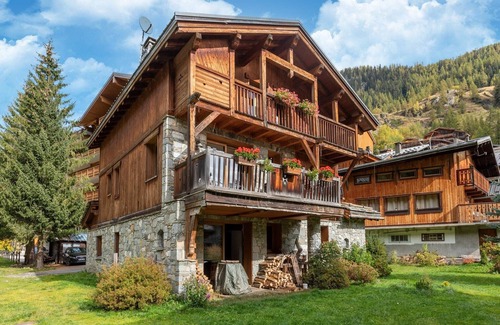 Les Brevieres Ski Chalet | Lake-view chalet in Tignes, close to ski area