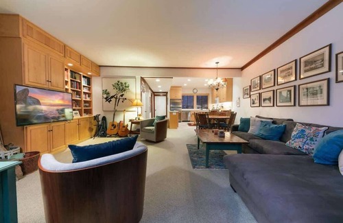 Tahoe Sierra Estates House | Lake View|Close to Palisades|Walk to Tahoe City