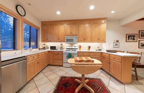 Tahoe Sierra Estates House | Lake View|Close to Palisades|Walk to Tahoe City