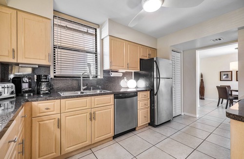 Delray Beach Condo | Lake View Condo, Close to Beach And Downtown Delray