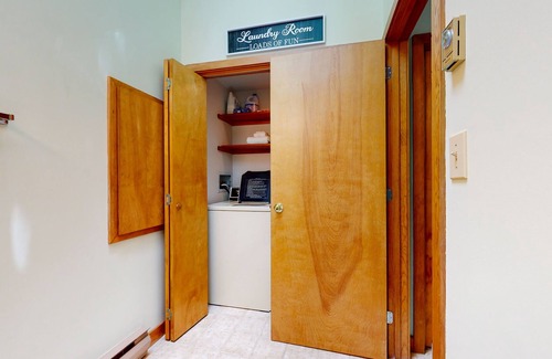 Bristol Condo | Lake View Condo with WiFi, Fireplace, Deck, Sun Room, & Shared Pool/Tennis/Beach