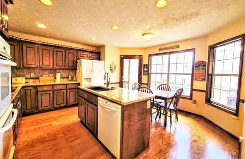 Monticello House | Lake View Country Family Home