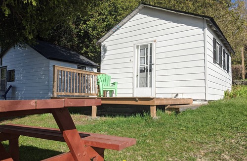 South Bruce Peninsula Cabin | Lake View Family Hideaway 1 Bedroom, sleep 2