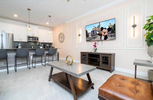 Kissimmee House | Lake View & Free Resort Access Near Disney 4399