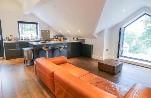 Windermere Apartment | Lake View