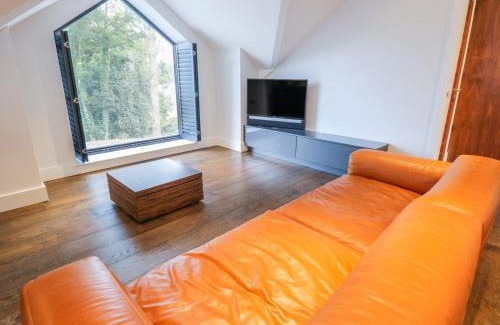Windermere Apartment | Lake View