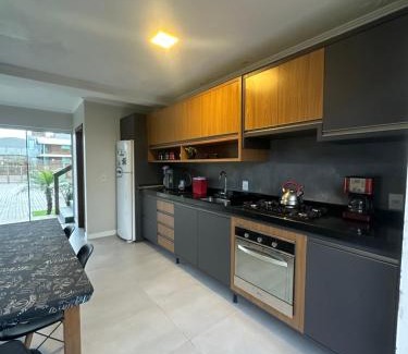 Praia do Rosa House | Lake View Guest House