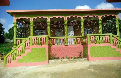 Moneague House | Lake view guest house moneague Saint ann