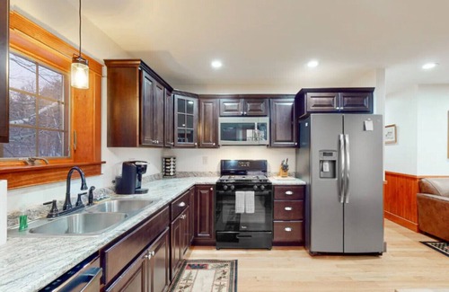 Greenville Cabin | Lake View*Hot Tub*Sunsets*Fire Pit*Pet Friendly*