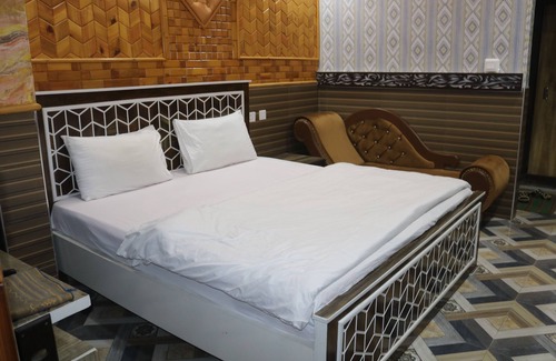 Mingora Hotel | Lake View Hotel
