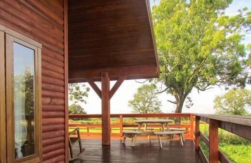 Shepton Mallet Cabin | LAKE VIEW LODGE, family friendly, with a garden in Shepton Mallet