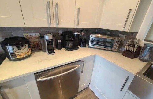 Vernon House | Lake view luxury 3 bedroom home with hot tub