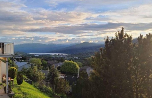 Vernon House | Lake view luxury 3 bedroom home with hot tub