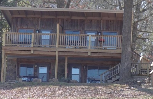 Mount Ida Apartment | Lake View Queen Guest Room With Two Queens, Sleeper Sofa And Deck Overlooking Lake Ouachita. 1 Bedroom Hotel Room by RedAwning