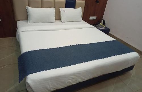 Indore Hotel | Lake View Resort & Restro