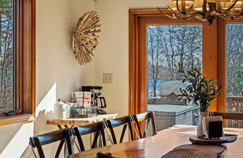 Albrightsville House | Lake View Retreat | AvantStay | Steps to the Beach, Yard, Deck Dining, Game Room