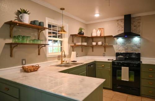 Russellville House | Lake View Retreat