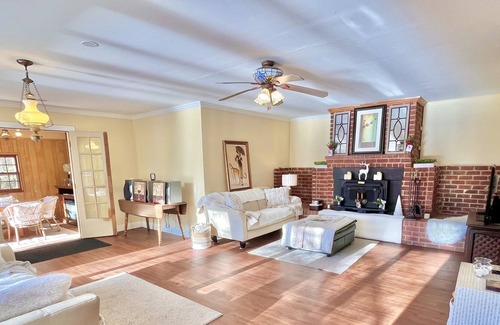 Wake Forest House | ⭐️Lake View Retreat⭐️ - Water Front Home at the Holliday Homestead